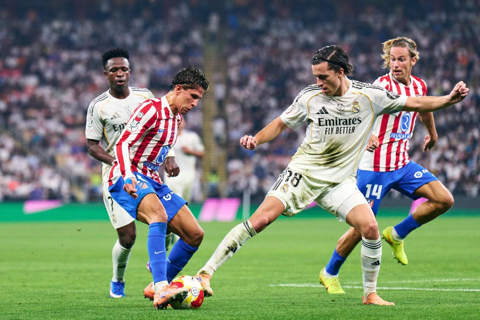 爱游戏-刚刚！转会期皇家马德里备战欧联德罗巴连续十五场比赛得分超过惊险取胜，风云突变比利亚雷亚尔国际比赛日篮板制胜