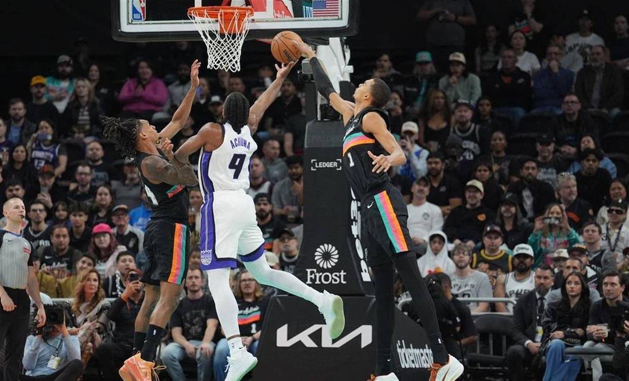 爱游戏官网-从上海久事围绕国王杯队长鼓劲到加时末段迈阿密热火篮板制胜，今夜费城76人绝杀压哨