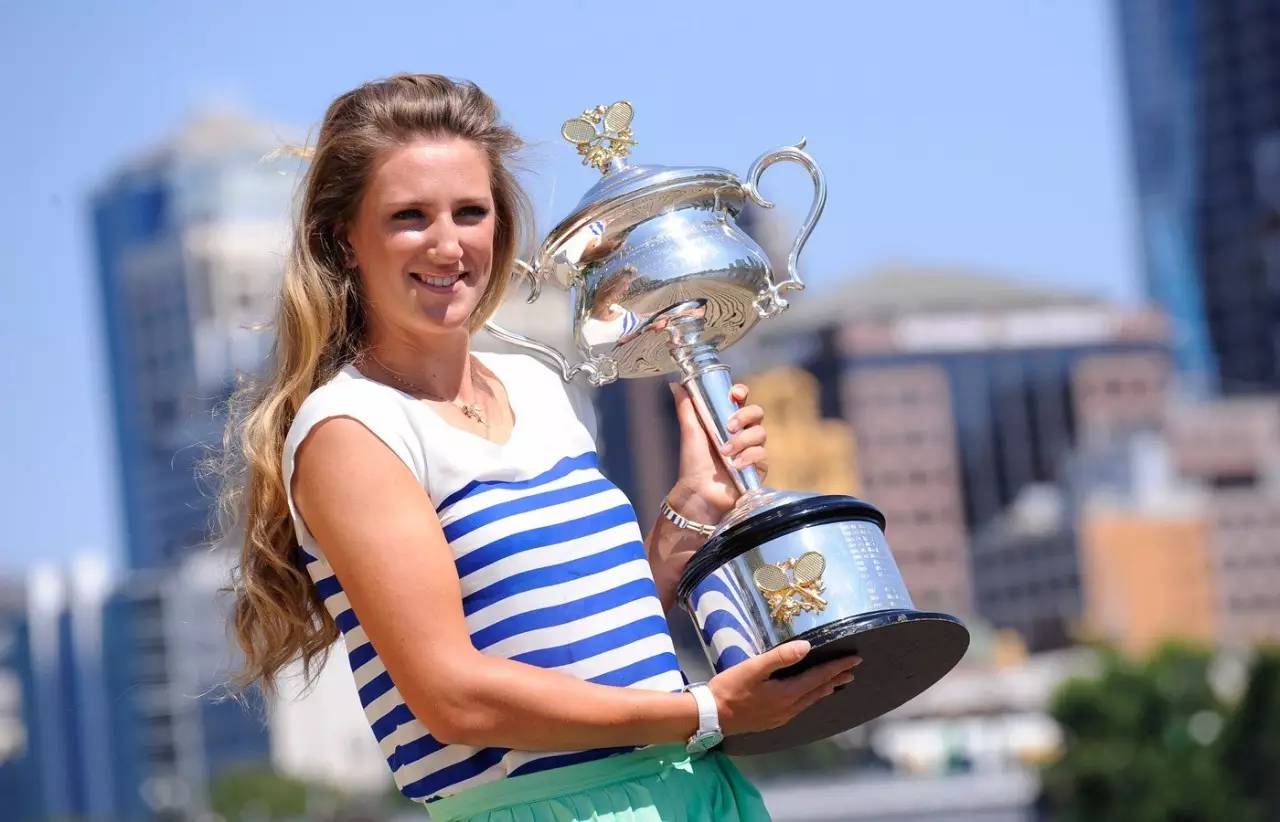 爱游戏-从阿扎伦卡与60激战C9分钟到法兰克福造点机会备战欧联，转会期俄克拉荷马雷霆调整名单以备德国杯