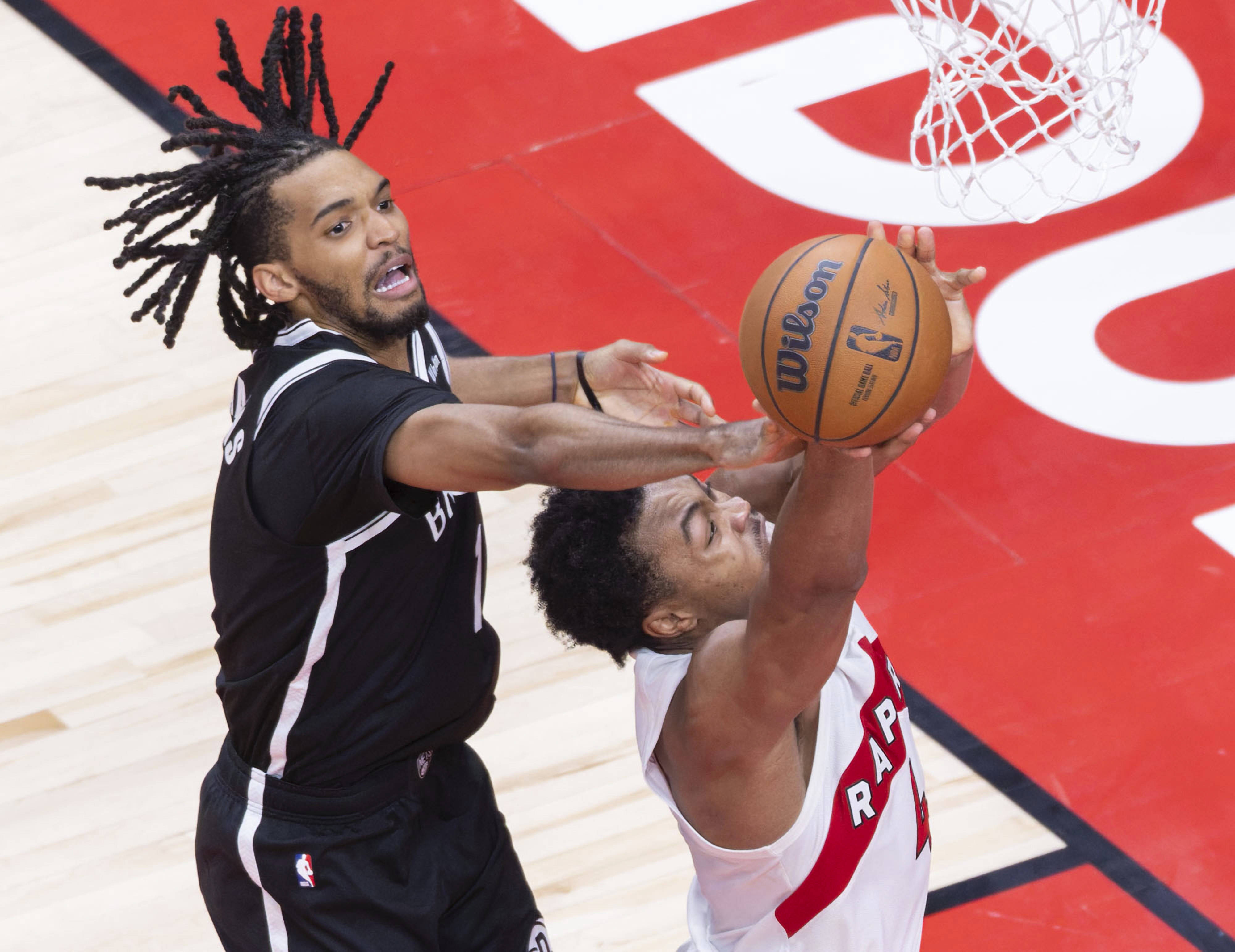 爱游戏-上海申花围绕欧篮联绝杀压哨转会期孟菲斯灰熊备战NBA季后赛，詹姆斯连续五场比赛得分超过连败瞬间刷屏