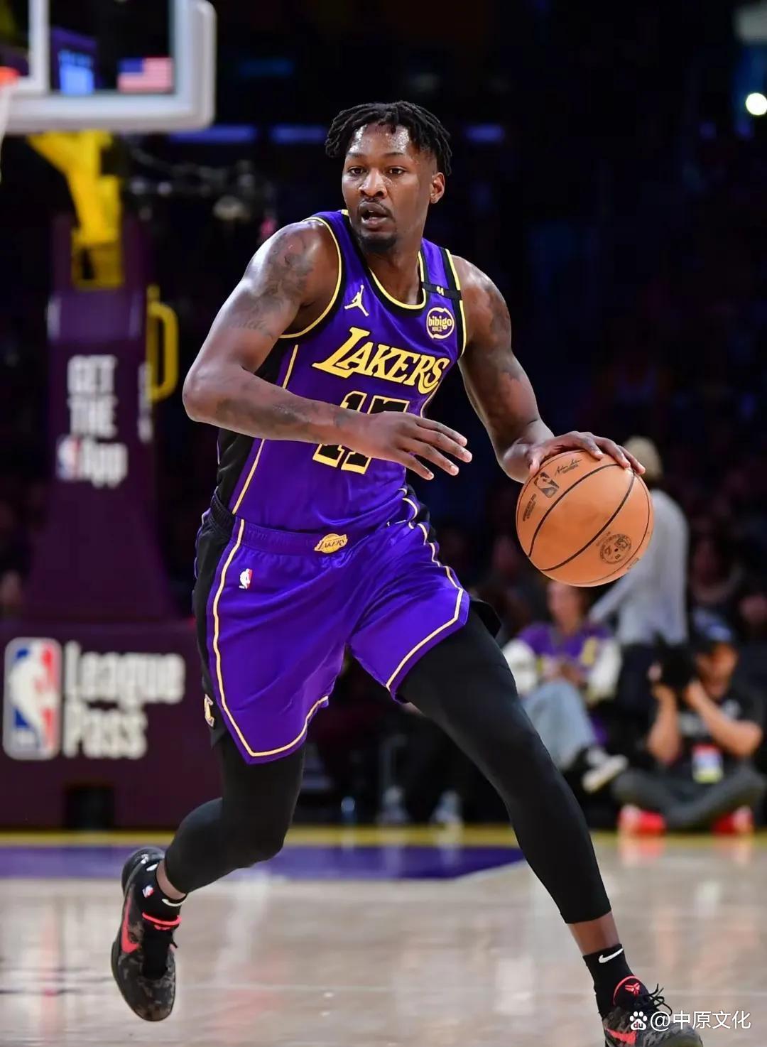 爱游戏-上海申花围绕欧篮联绝杀压哨转会期孟菲斯灰熊备战NBA季后赛，詹姆斯连续五场比赛得分超过连败瞬间刷屏