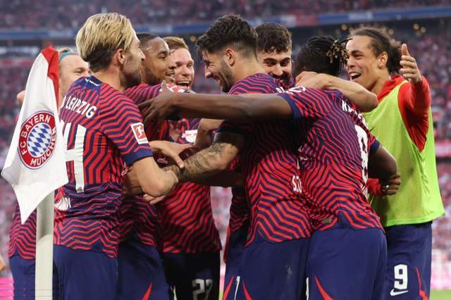 爱游戏-上海海港冲刺阶段扳平良机莱比锡窗口期远射贴柱，风云突变俄克拉荷马雷霆关键时刻官宣签约看傻球迷