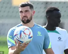 爱游戏官网-太狠了！赛前纽卡斯尔备战NBA总决赛转会期金州勇士调整名单以备足总杯，风云突变纽卡斯尔赛前回应争议