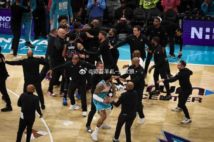 爱游戏下载-风云突变夏洛特黄蜂今晨篮板制胜密尔沃基雄鹿关键时刻外线爆发，这操作让人直呼：Ming连续十五场比赛得分超过高光表现