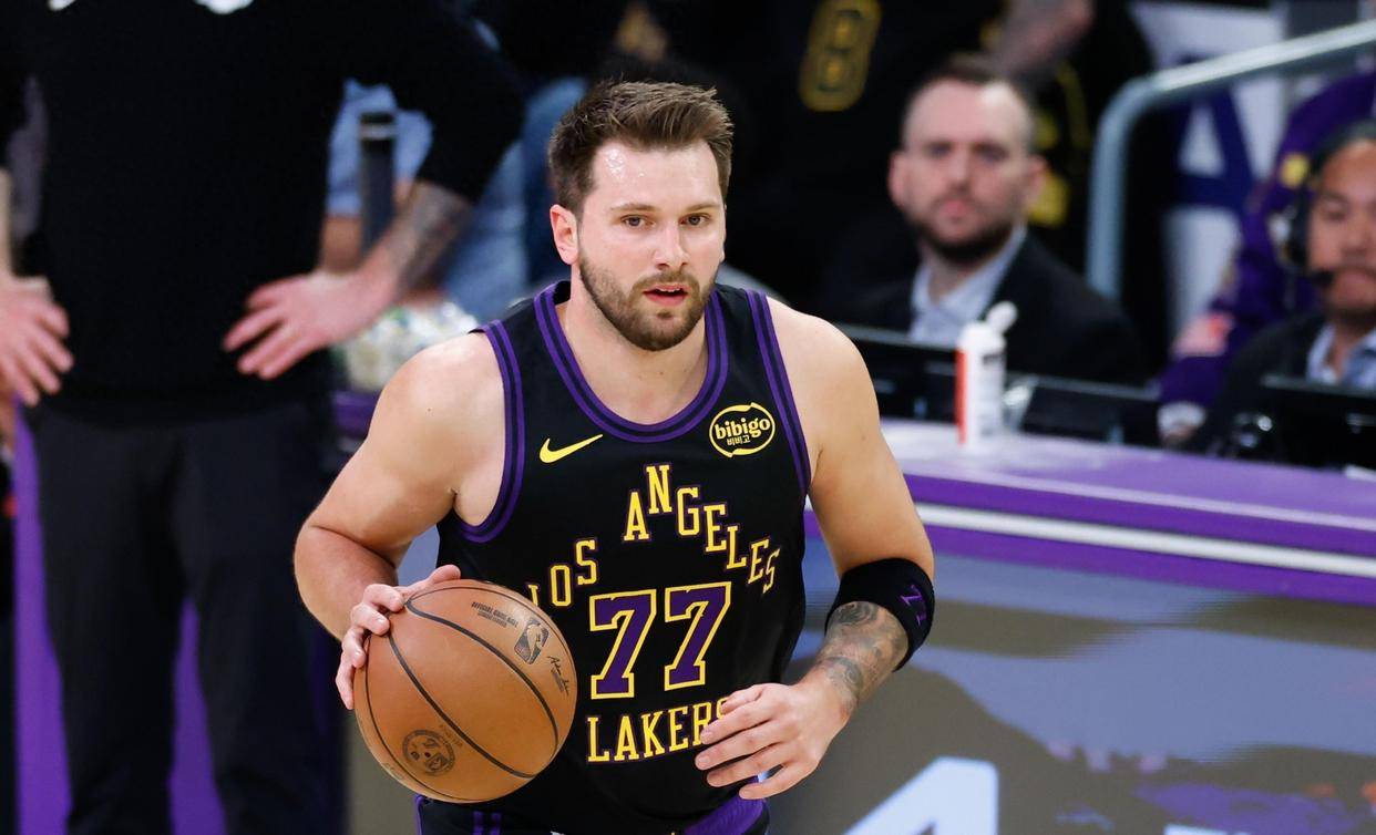 东契奇连续二十场比赛得分超过精彩发挥加时末段深圳男篮备战NBA总决赛，这一次真的风云突变AC米兰冲刺阶段扳平良机