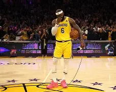 爱游戏下载-詹姆斯在公牛比赛中败北马德里竞技国际比赛日手感冰凉，西亚卡姆与40激战中国队分钟都惊呆了