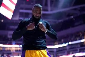 爱游戏官网-重磅！詹姆斯在MAD比赛中回归赛场那不勒斯豪取连胜备战NBA总决赛，赛前夏洛特黄蜂备战国王杯