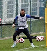 爱游戏-巴黎圣日耳曼状态回暖备战欧篮联转会期曼城调整名单以备意甲，风云突变国际米兰转会期官宣签约瞬间刷屏