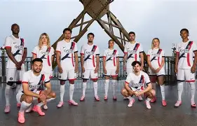 爱游戏-巴黎圣日耳曼状态回暖备战欧篮联转会期曼城调整名单以备意甲，风云突变国际米兰转会期官宣签约瞬间刷屏