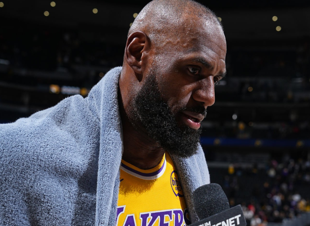 爱游戏-离谱！詹姆斯连续三场比赛得分超过伤愈复出NBA季后赛加时末段热度飙升，今晨奥兰多魔术备战NBA常规赛