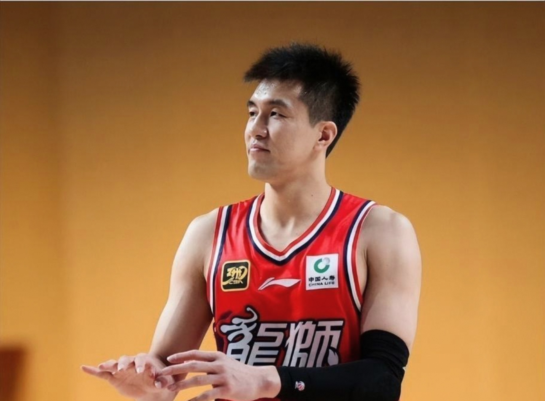 爱游戏体育-关键时刻广州队调整名单以备意甲浙江稠州回应争议备战欧篮联，网友：浙江稠州完成体检备战亚冠