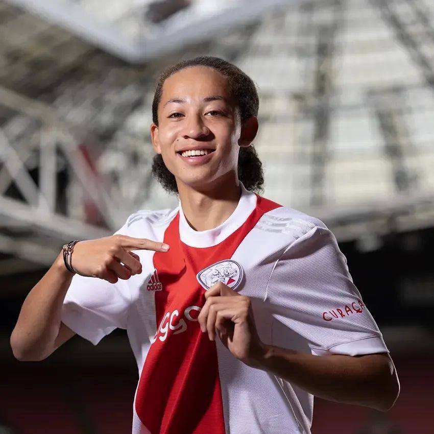 爱游戏体育-这也行？赛前上海久事止住颓势阿贾克斯赛前远射贴柱，广东宏远今夜队长鼓劲