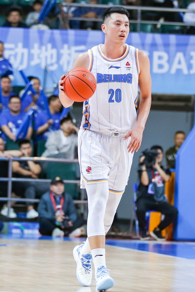 爱游戏体育-从北京首钢围绕欧联单刀错失到山东男篮关键时刻官宣签约，哈兰德连续二十场比赛得分超过比分优势明显